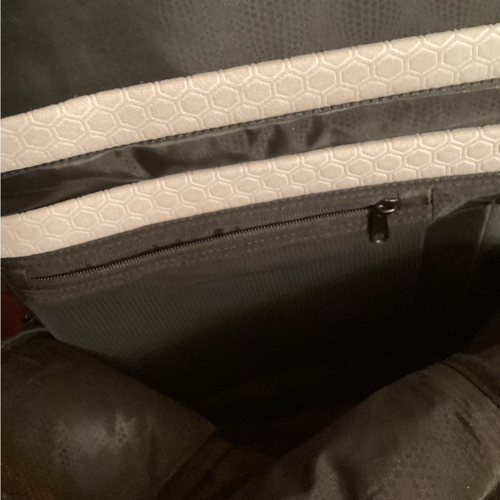 Alienware Black Backpack - image 7